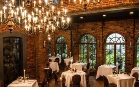 Acusan al restaurante más romántico de Nueva York de separar a comensales blancos de asiáticos