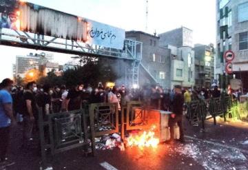 Condenan a muerte a manifestante por enemistad con Dios, en Irán