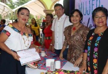 Se gradúan 81 alumnas del taller de tiras bordadas que empodera a las mujeres de Comalcalco