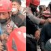 Rescatan con vida a niño que llevaba dos días bajo los escombros por el terremoto de Indonesia