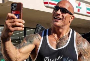 ´The Rock´ admite que robó Snickers de joven; paga por sus actos