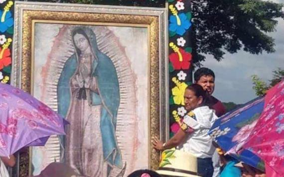 Cientos de fieles devotos a pies y a caballo participan en Procesión en honor de la Virgen de Guadalupe en Jonuta