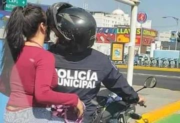 Captan a policía echando novia en Puebla y se vuelve viral