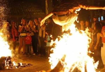 La quema del muñeco de año viejo es una tradición muy antigua, la cual tiene su origen en Argentina