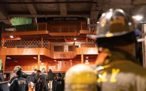 Evacuan a 900 pasajeros de un trasbordador en Nueva York a causa de un incendio