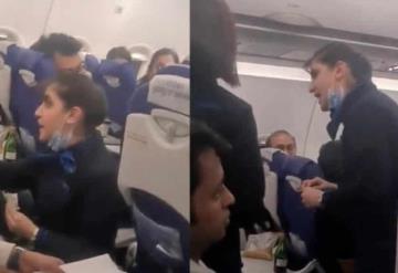 Sobrecargo y pasajero pelean por comida del avión; no soy tu sirvienta