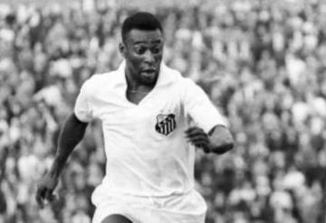 Santos de Brasil inmortaliza a su rey Pelé en su nuevo escudo