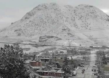 Vuelca camioneta de turistas rumbo al Nevado de Toluca