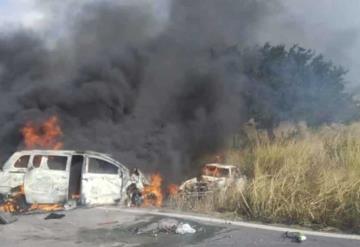 Una familia muere calcinada en choque con incendio