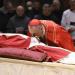 Abren públicamente la capilla ardiente con los restos de Benedicto XVI