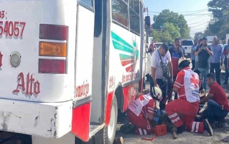 Older adult is dragged by minibus in Tamaulipas