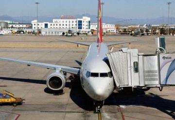 Turbina de avión succiona y mata a trabajador