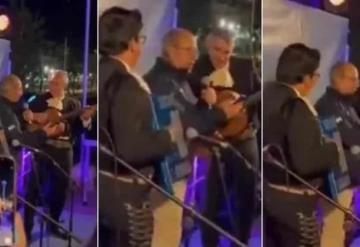 Felipe Calderón fue captado en España cantando “El martes me fusilan” a días del juicio de García Luna