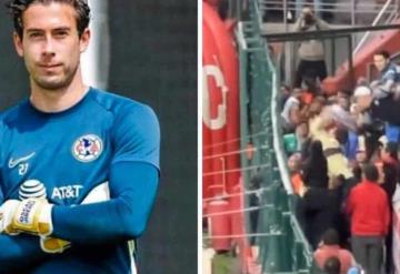 Portero del América Óscar Jiménez, regala playera a niño y hombre se la arrebata