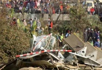 Localizan cajas negras de avión accidentado en Nepal