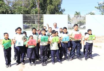 En Comalcalco entregan obra de construcción de barda perimetral en primaria de Sur 5ta sección