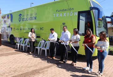 Dan banderazo de arranque a recorrido de la unidad móvil del IEAT en Comalcalco