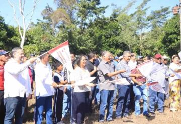 Comalcalco inicia programa de mecanización agrícola y apoyo con insumos para la producción de maíz