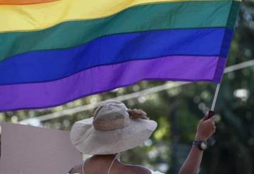 Rechazan proyecto que prohíbe banderas LGBT+ en edificios de Florida