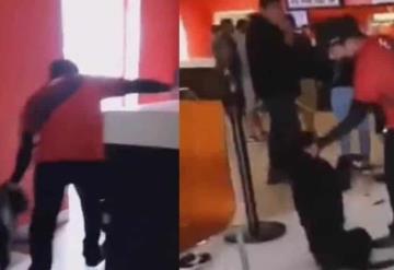 ¡Jalonean a perrito! Empleado de Cinemex causa indignación por sacar a un perrito de forma cruel de sus instalaciones