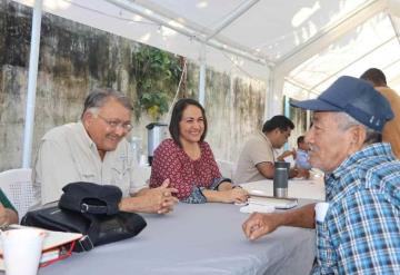 Con audiencia pública, gobierno de Comalcalco acerca servicios a bajo costo en la ranchería Independencia 1ra sección