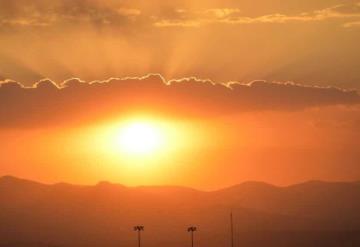 Chubascos acompañados de descargas eléctricas en Coahuila y Nuevo León