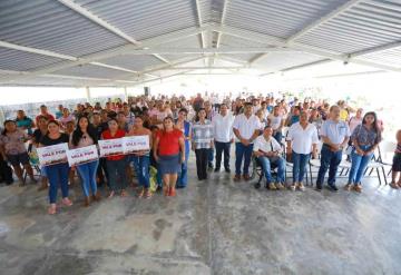 Fortalece Yolanda Osuna economía familiar con entrega de paquetes con crías porcinas