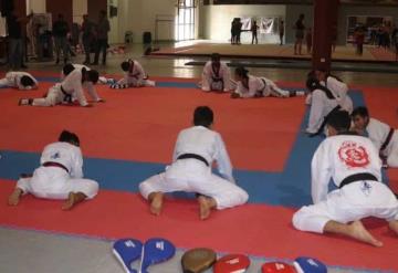 Foguear a los jóvenes para que lleguen con aspiraciones de pelear por una medalla en los Juegos Nacionales CONADE, es como está entrenando la Selección Estatal de taekwondo.