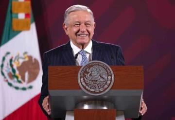 AMLO anuncia aumento salarial nominal de 8.2% para los maestros