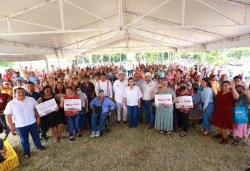 Benefician a mujeres de Centro con programa de producción de pollitas ponedoras