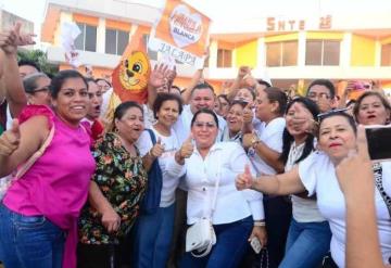 Planilla Blanca, celebra triunfo en explanada de la seccion 29 del SNTE