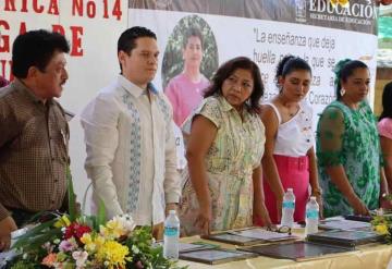 Acude alcalde de Cunduacán a ceremonia de graduación de la Técnica No. 14