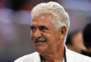 Tuca Ferretti se luce hablando inglés en conferencia de prensa