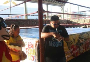 Diversión, emoción y sorpresas se vivieron en la magna función de lucha libre del 22 aniversario de El Sol del Sureste en la cancha techada del Parque de Atasta