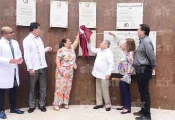 Develan placa de acreditación del programa de Médico Cirujano