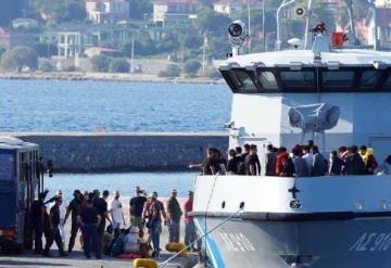 Grecia rescata a 90 migrantes que viajaban en un yate en el suroeste del país