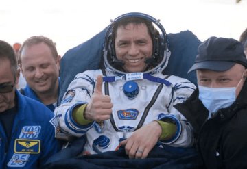 Astronauta regresa a La Tierra después de 371 días atrapado en el espacio