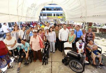 Entrega Ayuntamiento de Centro apoyos funcionales para personas con discapacidad