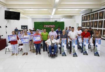 Entrega Centro a mujeres y hombres herramientas gratuitas para el emprendimiento