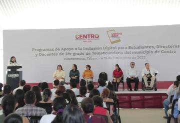 Entregan apoyo para la inclusión digital en Centro