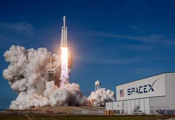 Nave espacial SpaceX explota tras minutos de despegar