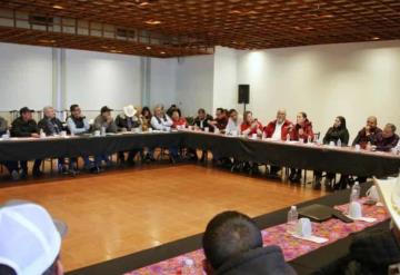 Nuestro aporte debe ser la autosuficiencia alimentaria: Claudia Sheinbaum se reúne con agricultores, productores y representantes de la comunidad menonita chihuahuense.