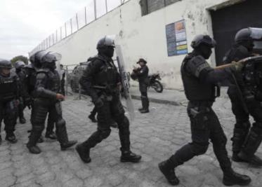 VIDEO: Hombres encapuchados y armados toman televisora en Ecuador