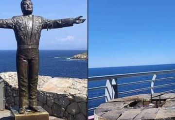 Desaparece estatua de Juan Gabriel en Acapulco