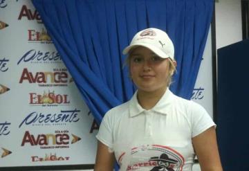 Superarse y seguir creciendo en el tenis es la meta que persigue la tabasqueña y campeona estatal en la categoría 16 años Giannina Zoé Guerrero Arias