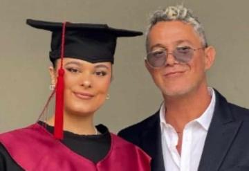 Alejandro Sanz sorprende a su hija en su graduación