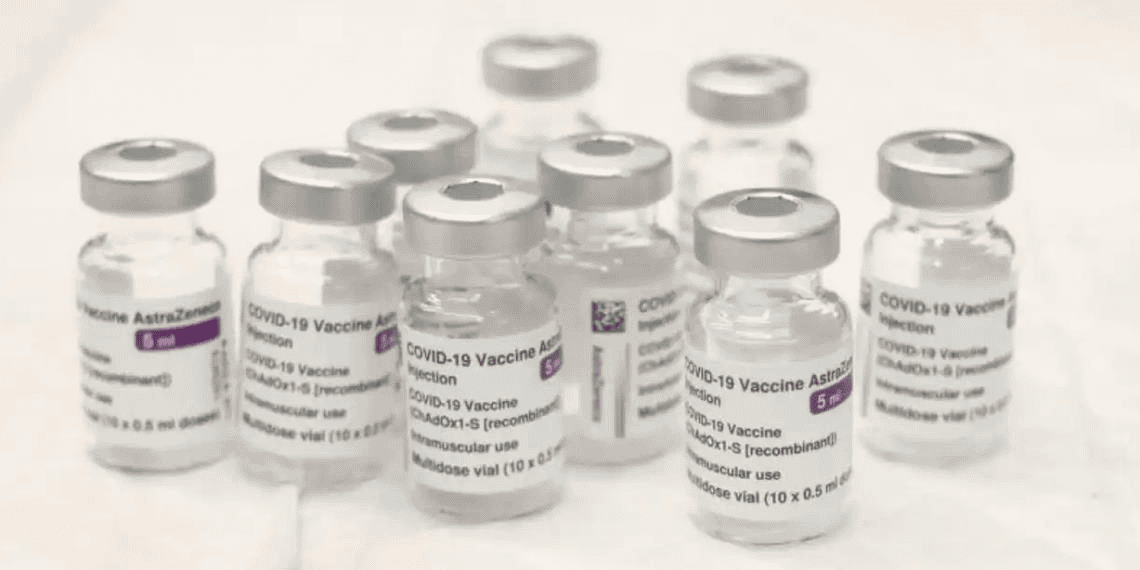 AstraZeneca admite que su vacuna contra Covid puede provocar trombosis