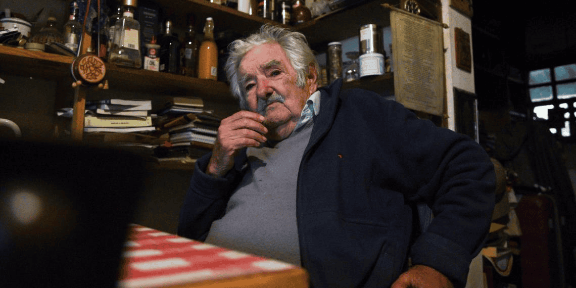 Expresidente uruguayo José Mujica anuncia que tiene un tumor en el esófago