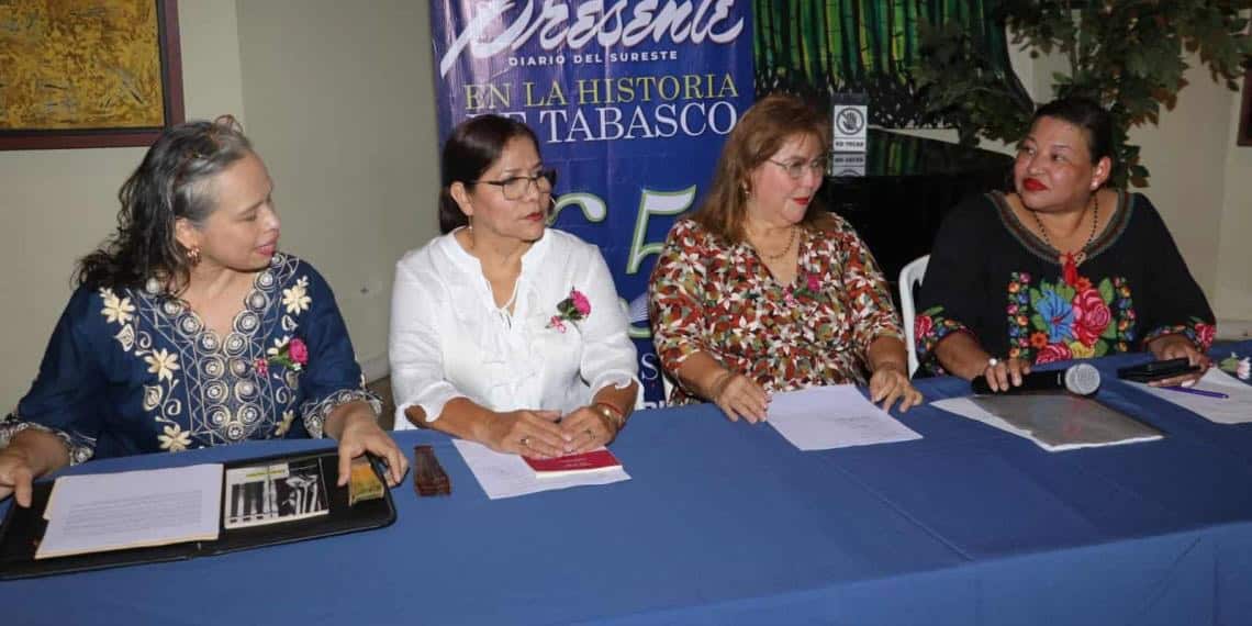 Y las poetas alabaron a las madres en el Foro Cultural del Hotel Viva