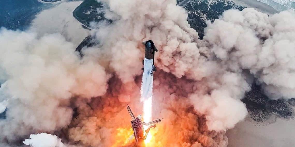 El cohete Starship de SpaceX logra despegar y amerizar con éxito